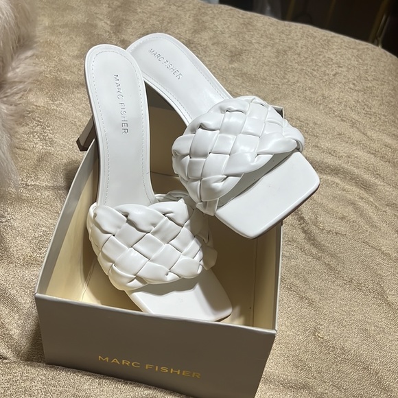 MARC FISHER BRIZO WOVEN MULE HEELED SANDALS - Picture 5 of 5